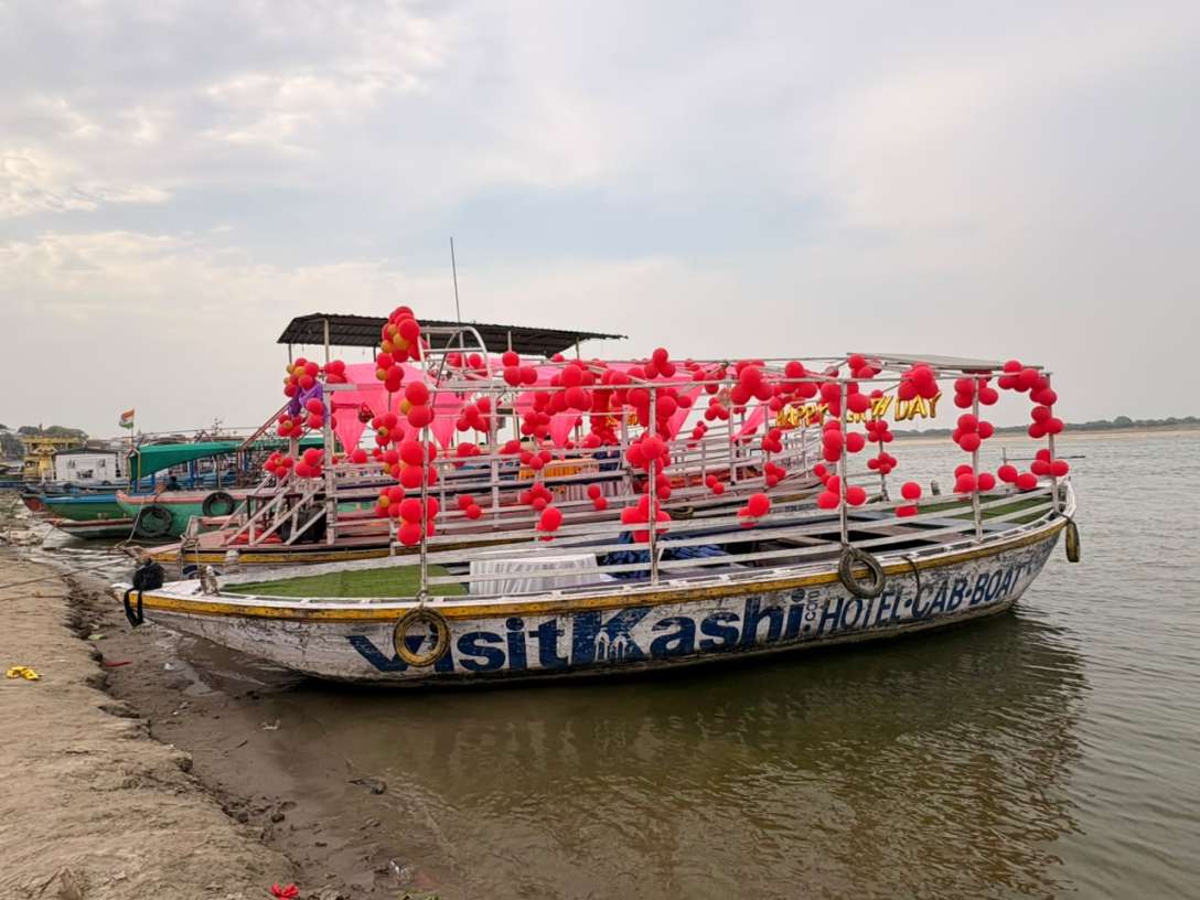 Surprise Event Boat Decoration in Varanasi | Unique Decorations for Special Occasions – boat ride in Varanasi