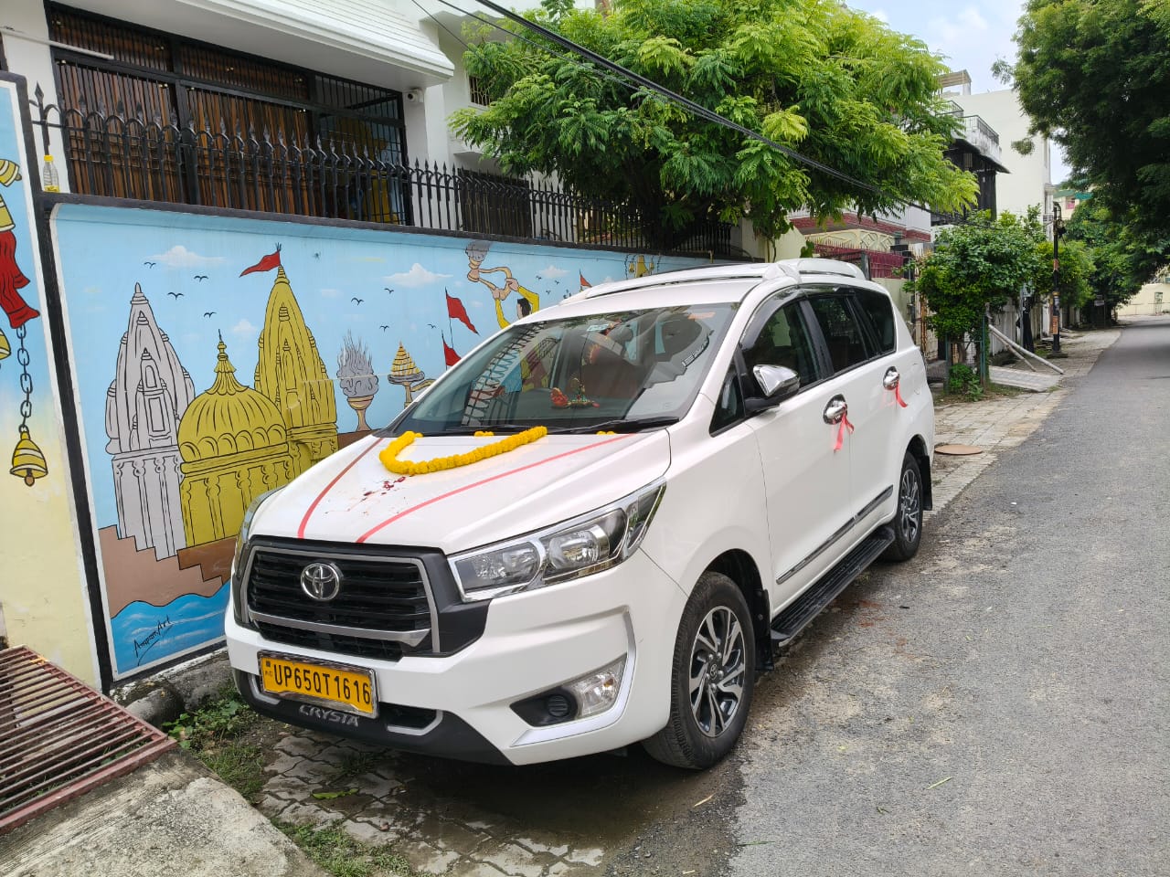Innova Crysta for Varanasi Local Sightseen – Photo 3